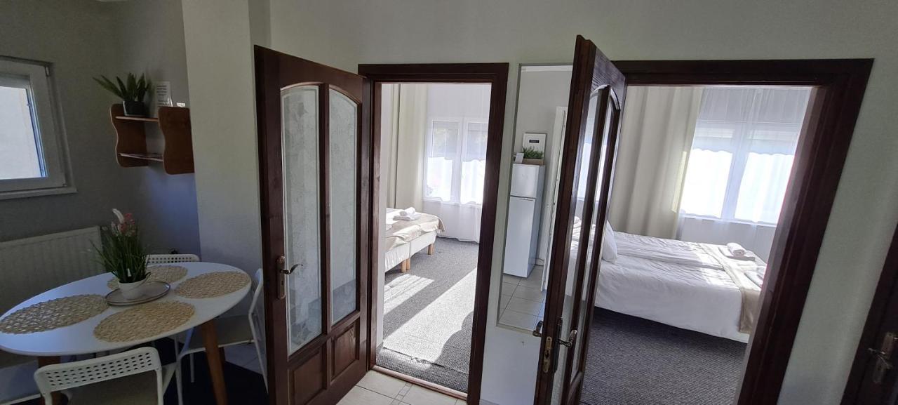Lugas Apartman Miskolctapolca 2 Haloszoba Dezsa Es Jakuzzi Koezel A Barlangfuerdohoez Exterior photo