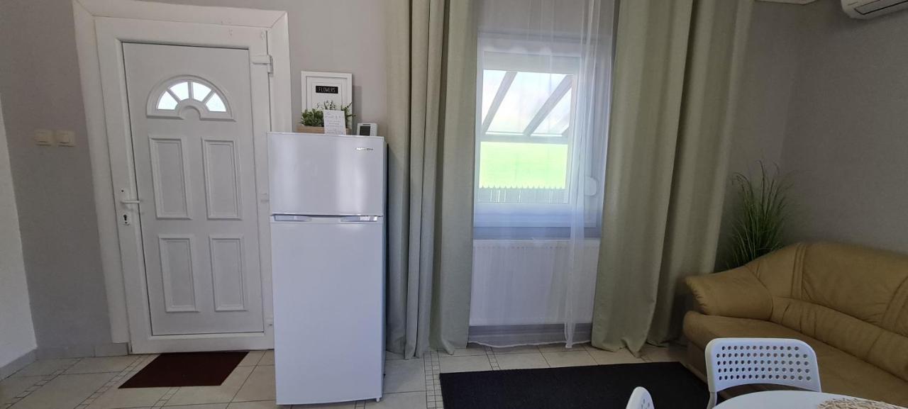 Lugas Apartman Miskolctapolca 2 Haloszoba Dezsa Es Jakuzzi Koezel A Barlangfuerdohoez Exterior photo