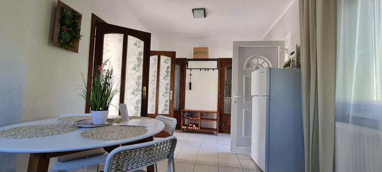 Lugas Apartman Miskolctapolca 2 Haloszoba Dezsa Es Jakuzzi Koezel A Barlangfuerdohoez Exterior photo